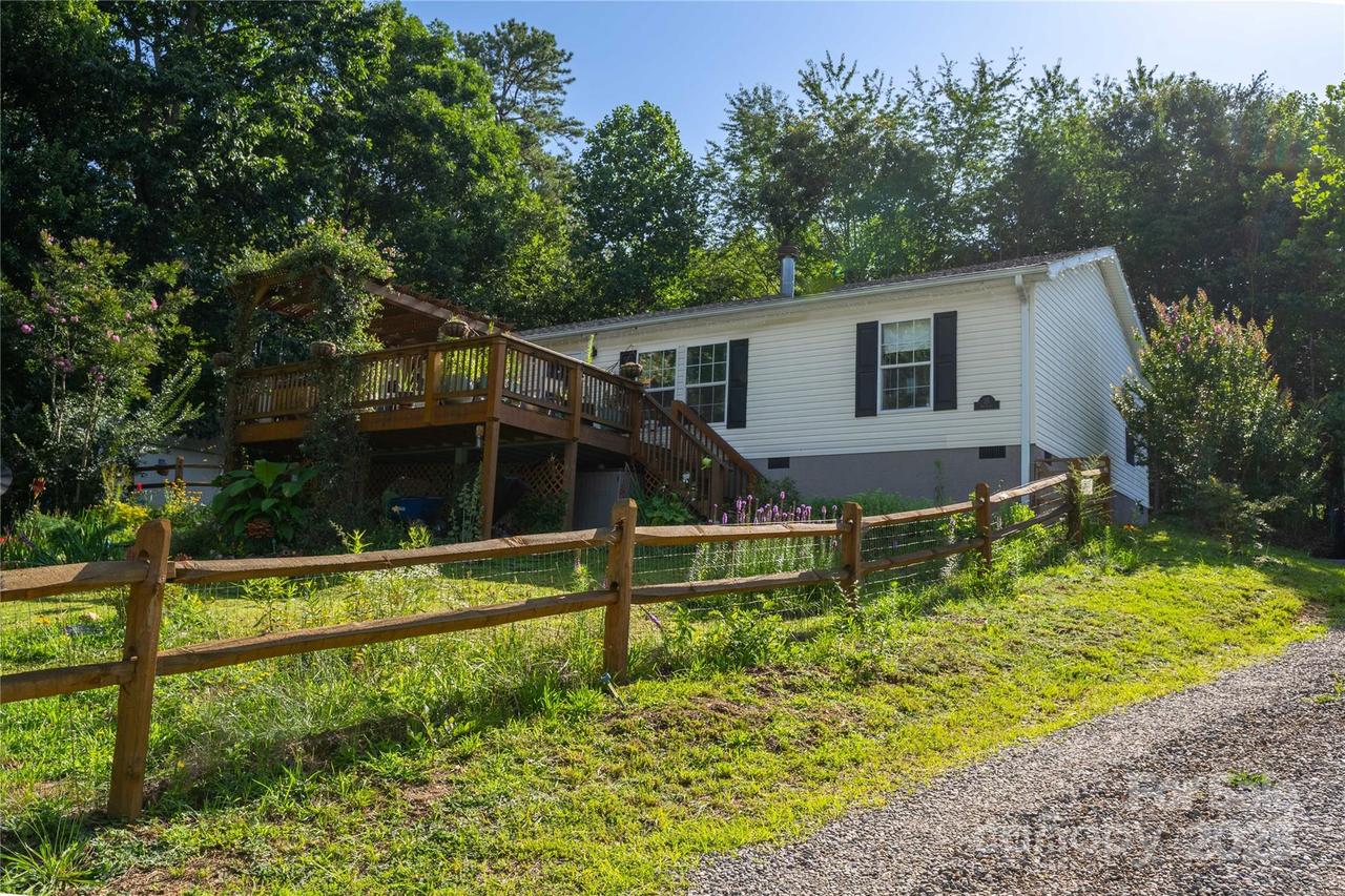 25 Asa Ct., Black Mountain, NC 28711