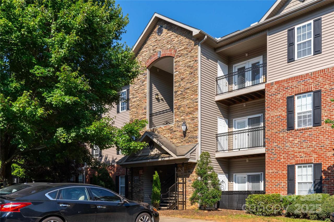 332 Appeldoorn Cir., Asheville, NC 28803