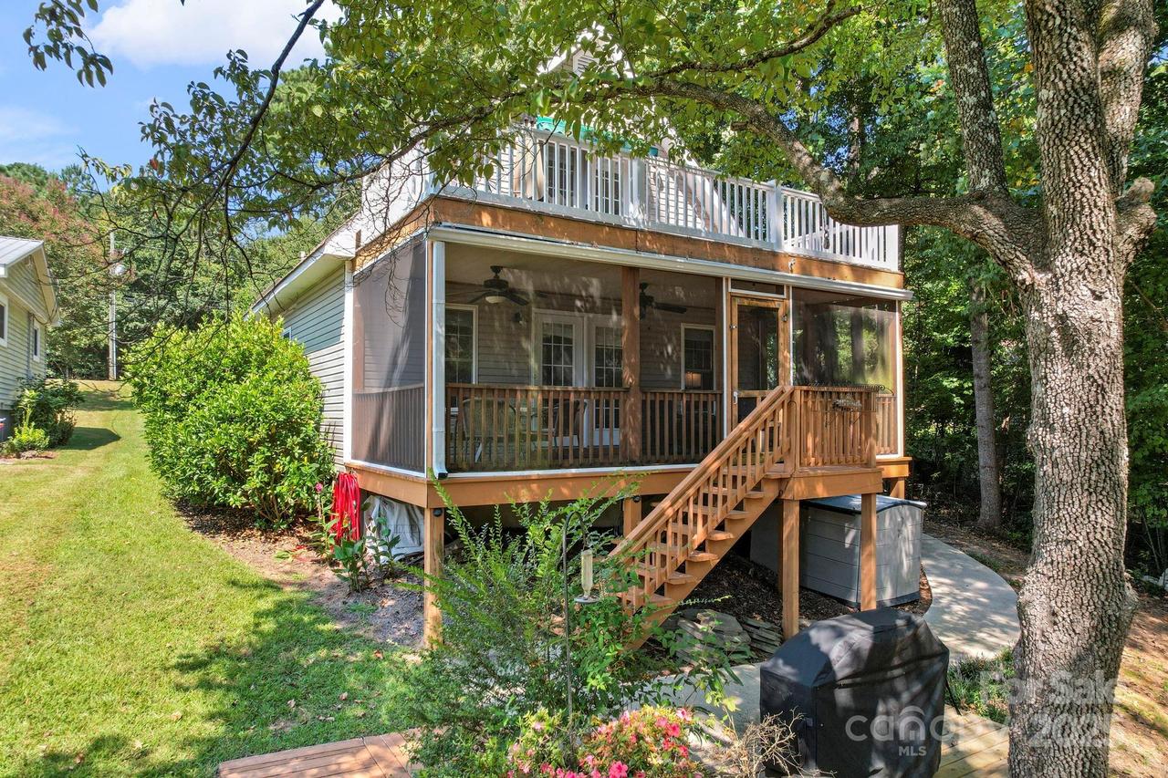 696 Springwood Dr., Mount Gilead, NC 27306