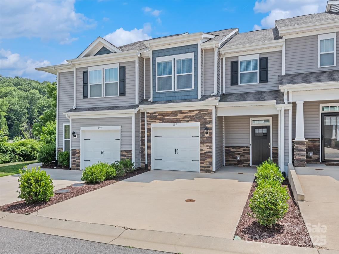 607 Santa Clara Dr., Asheville, NC 28806