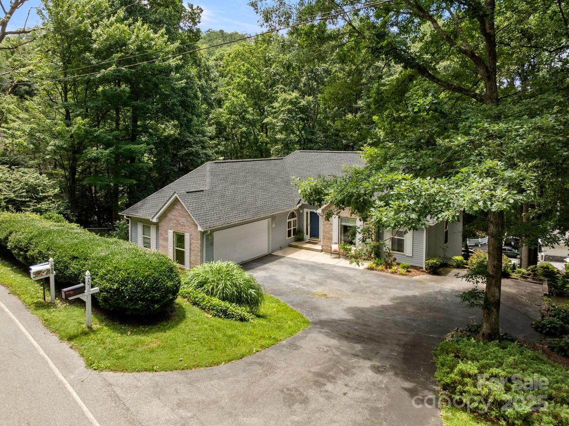 701 Salisbury Rd., Hendersonville, NC 28792