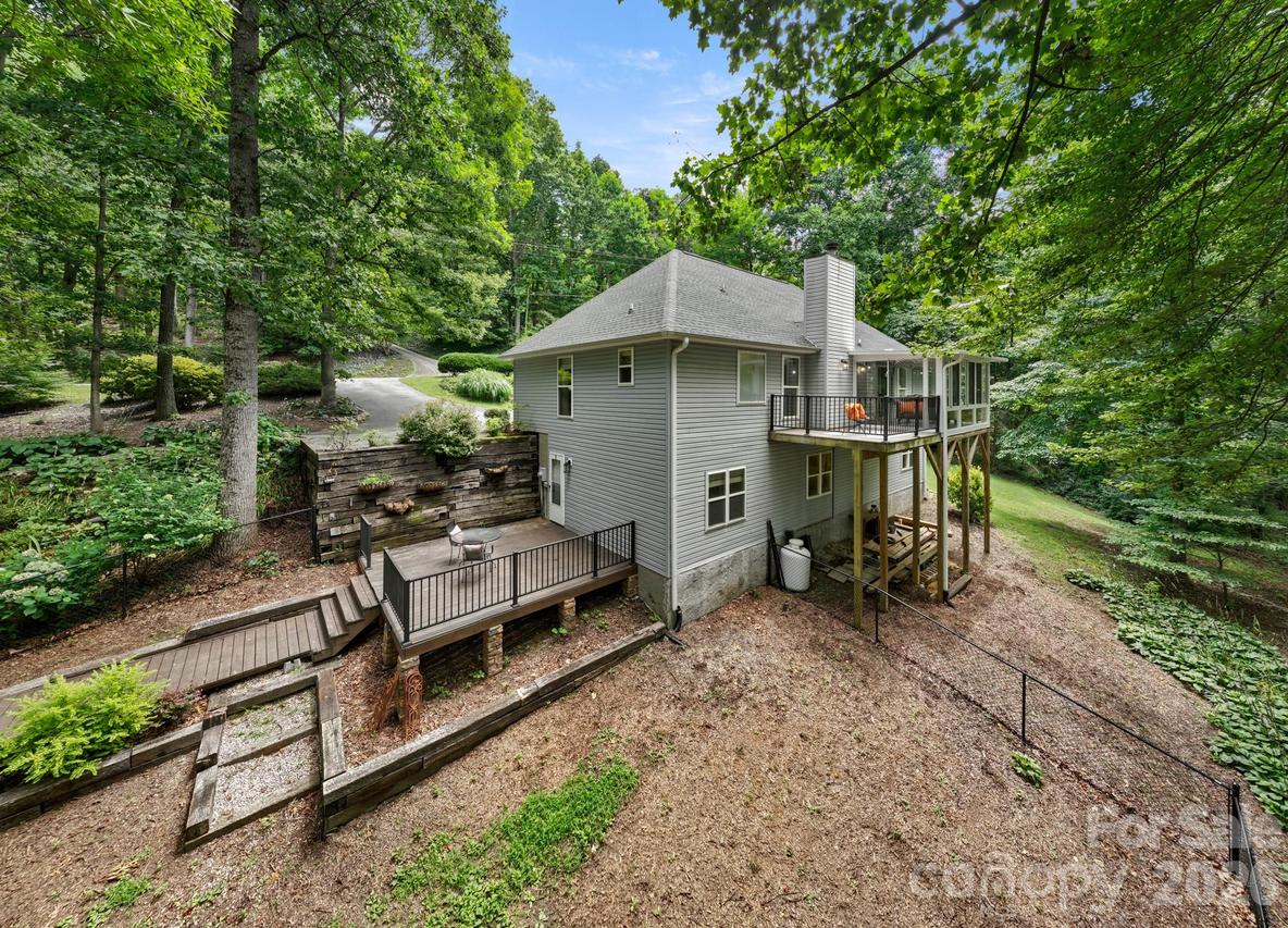 701 Salisbury Rd., Hendersonville, NC 28792