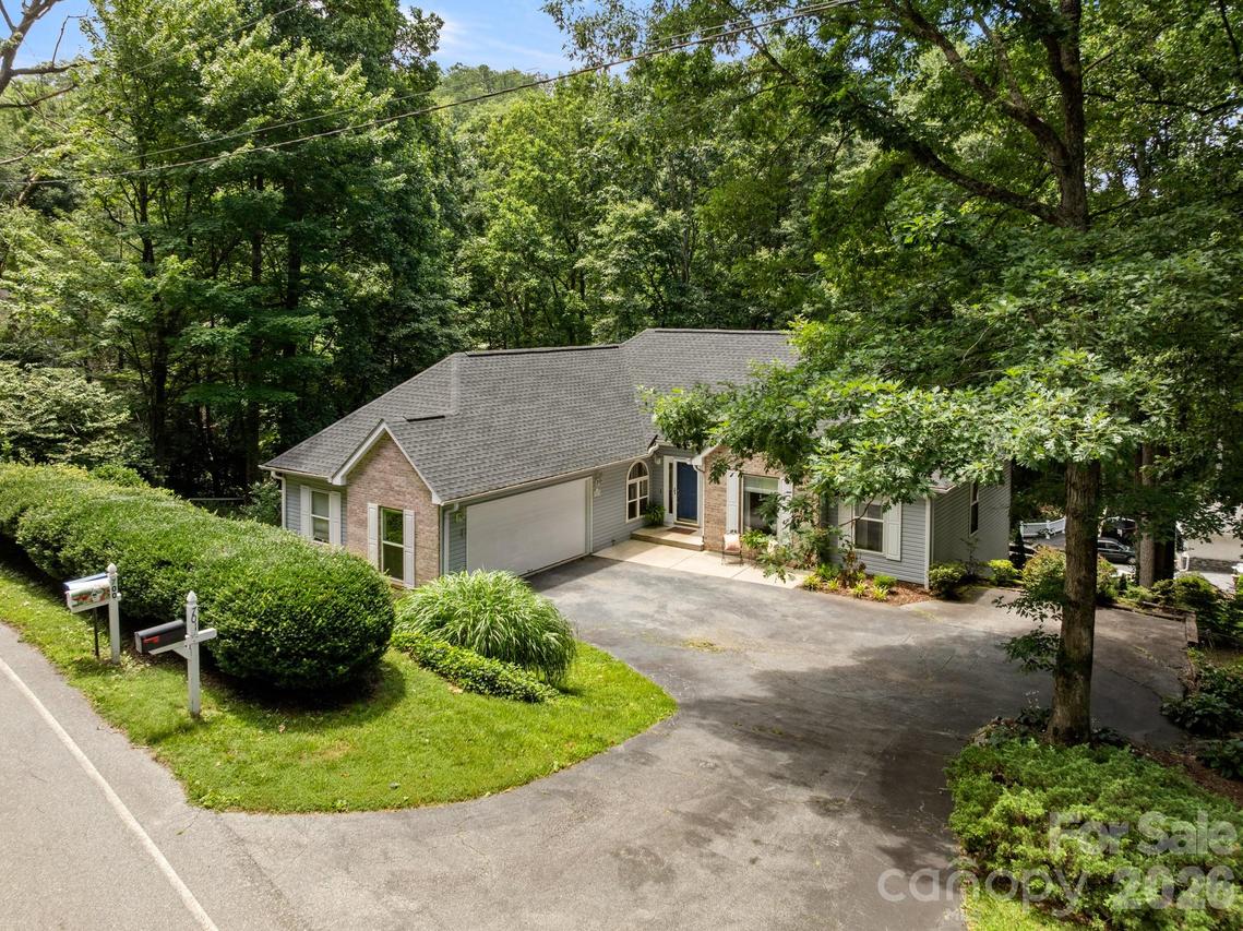 701 Salisbury Rd., Hendersonville, NC 28792