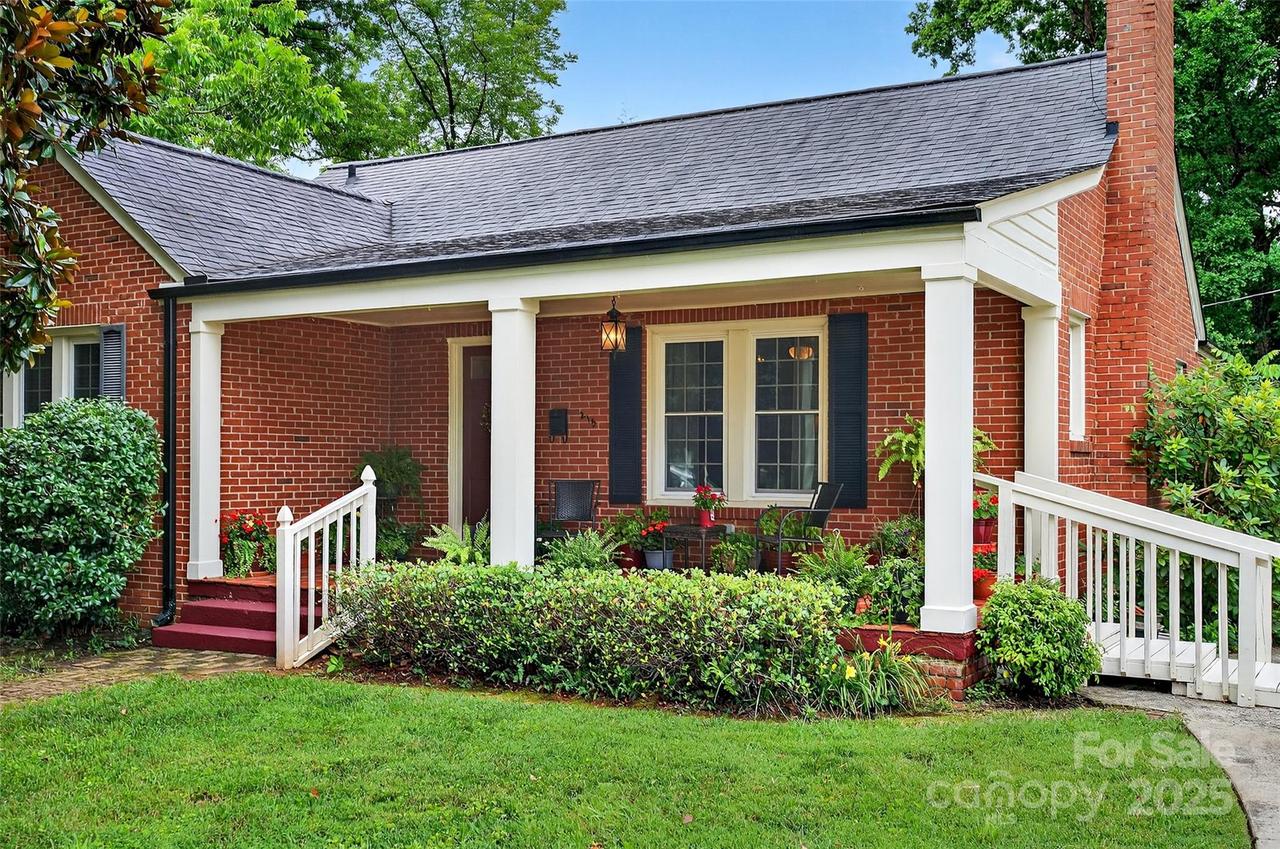215 Magnolia St., Statesville, NC 28677