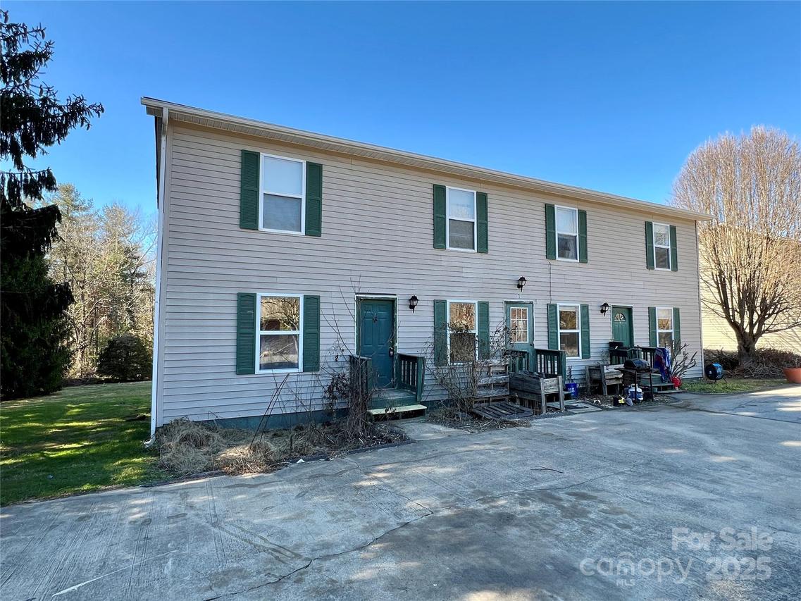 3 Wesley Branch Rd., Asheville, NC 28806