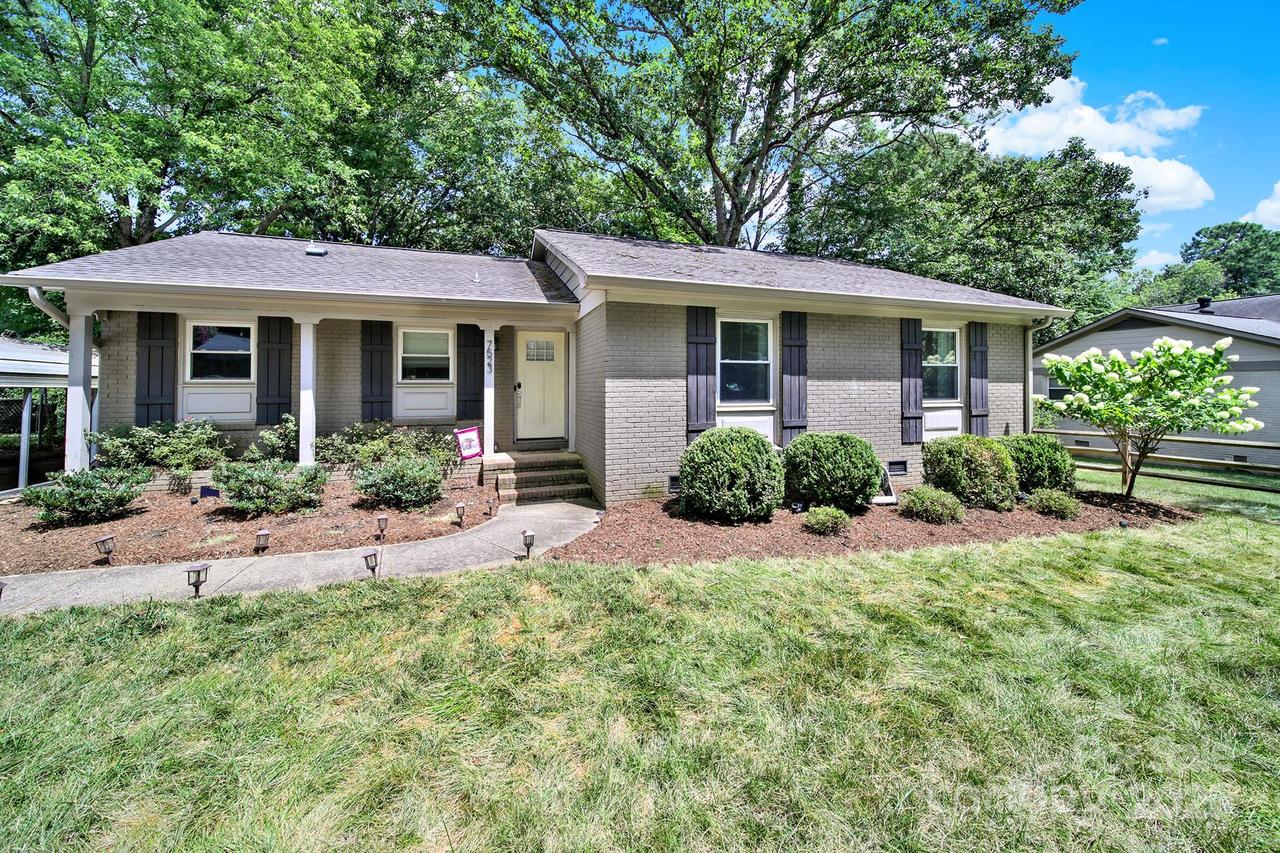 7523 Thorncliff Dr., Charlotte, NC 28210