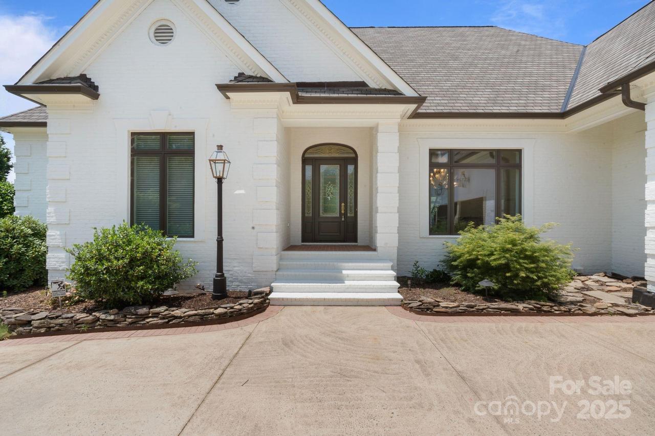 19009 Peninsula Club Dr., Cornelius, NC 28031