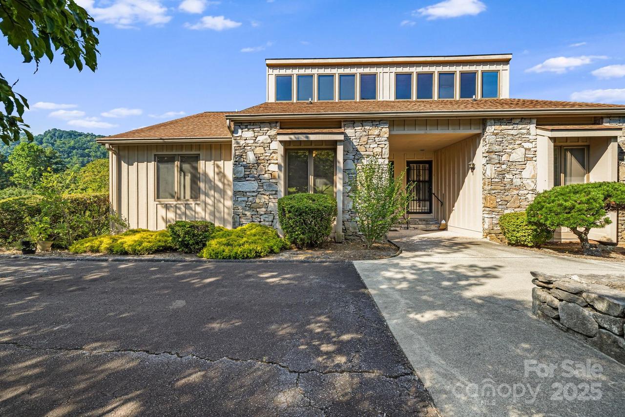 25 Westridge Ct., Hendersonville, NC 28791