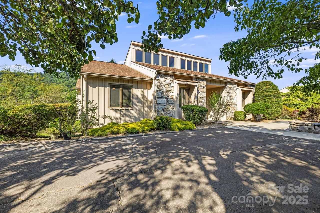 25 Westridge Ct., Hendersonville, NC 28791