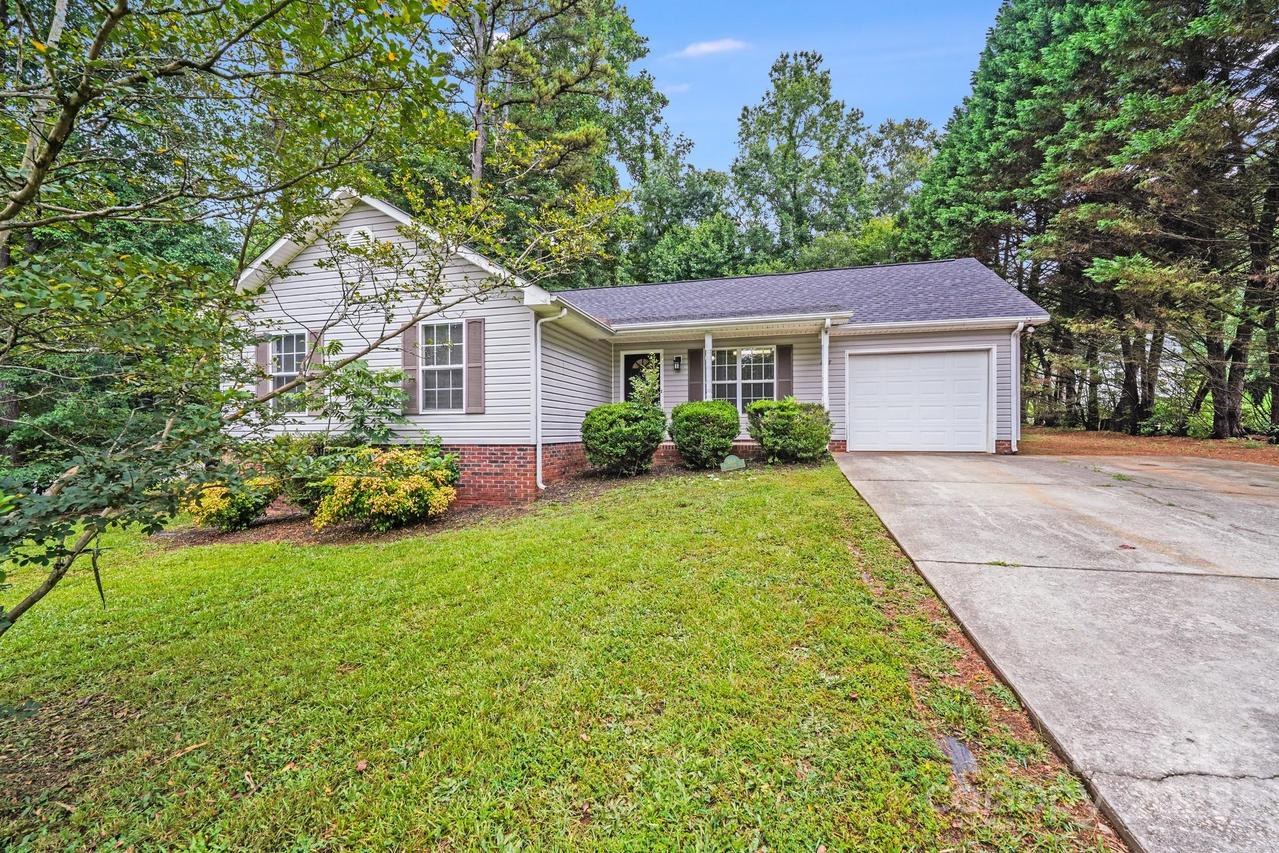 1108 Brookwood Dr., Stanley, NC 28164