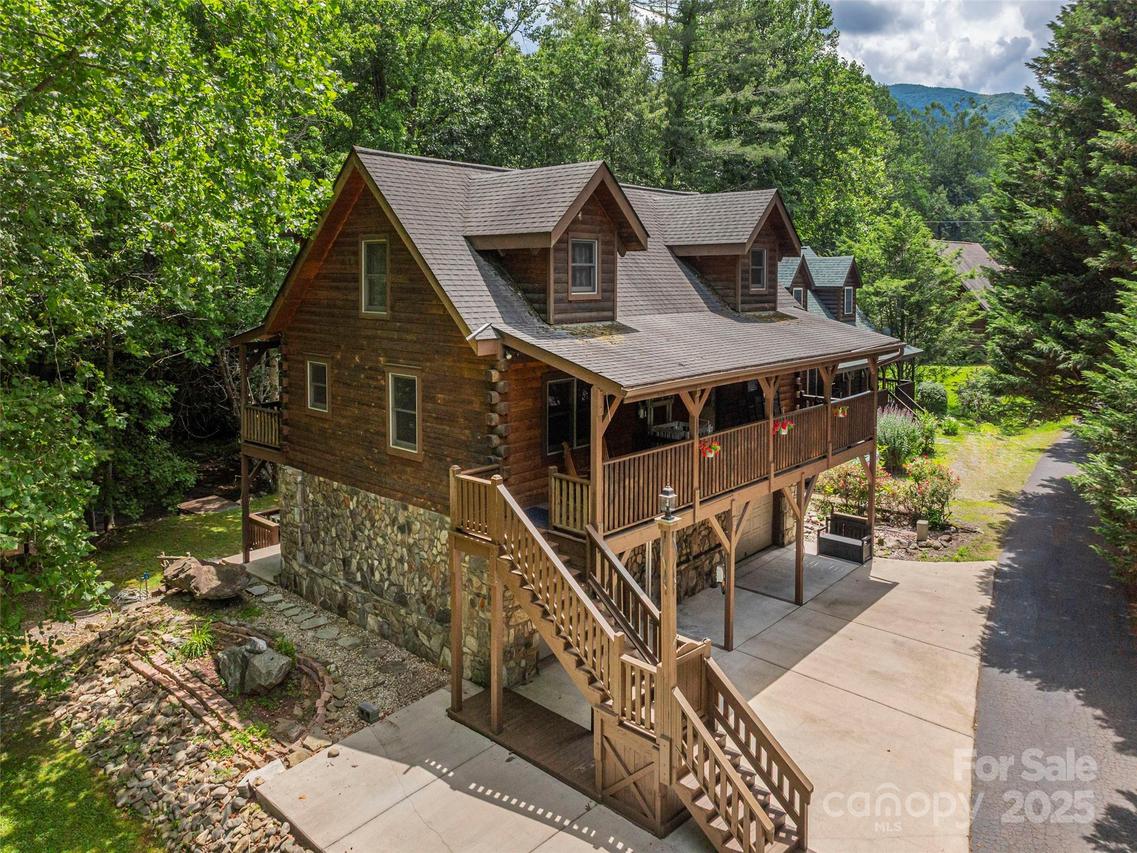 15 Breezy Creek Ln., Maggie Valley, NC 28751