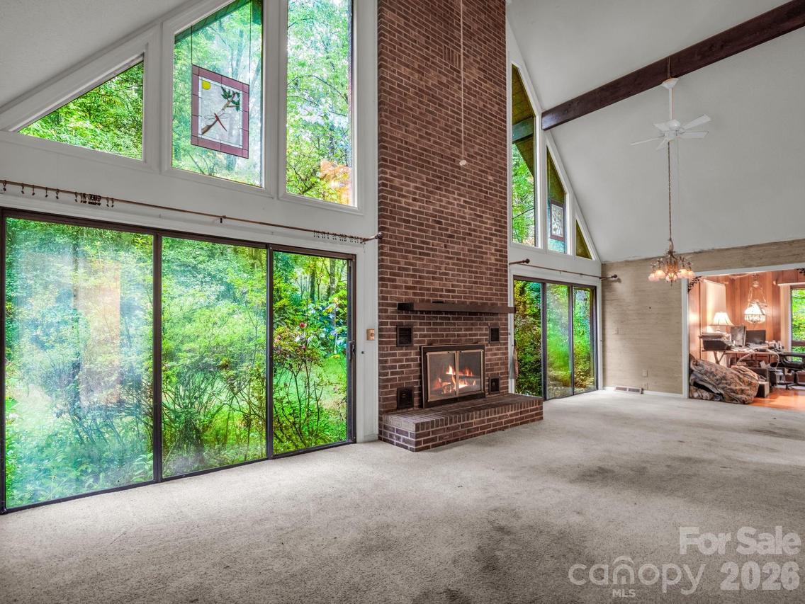 421 Chickadee Ln., Brevard, NC 28712