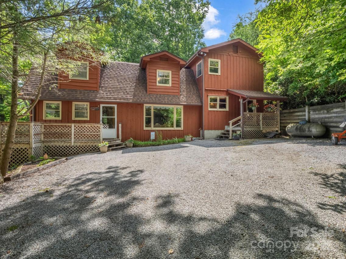 150 Marcellina Dr., Fairview, NC 28730