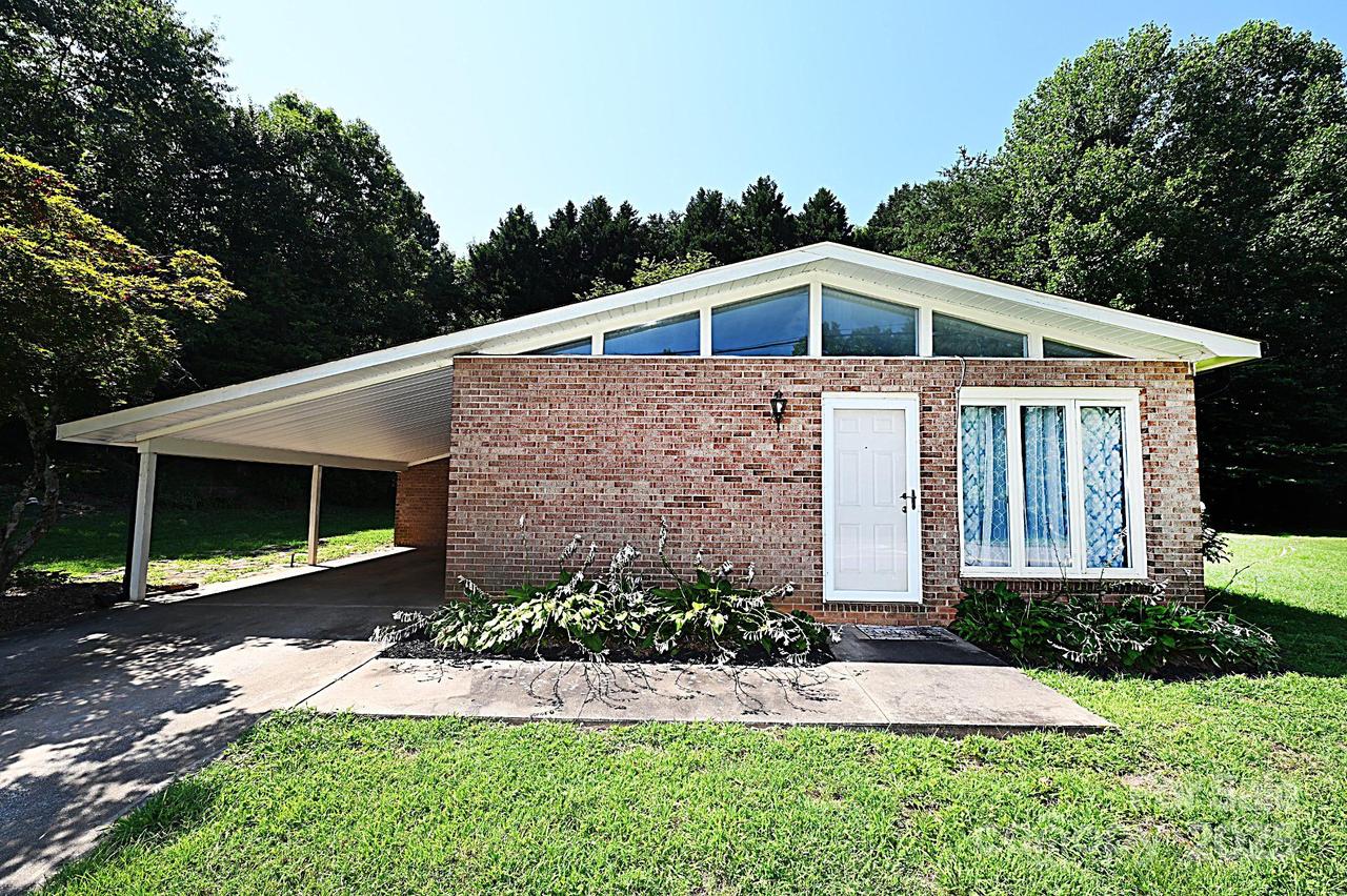 112 Lovelady Rd., Valdese, NC 28690