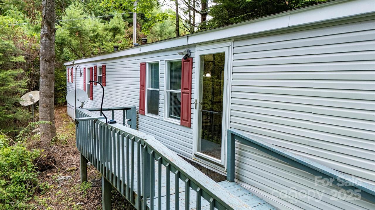 572 Blue Ridge Gem Stone Rd., Spruce Pine, NC 28777