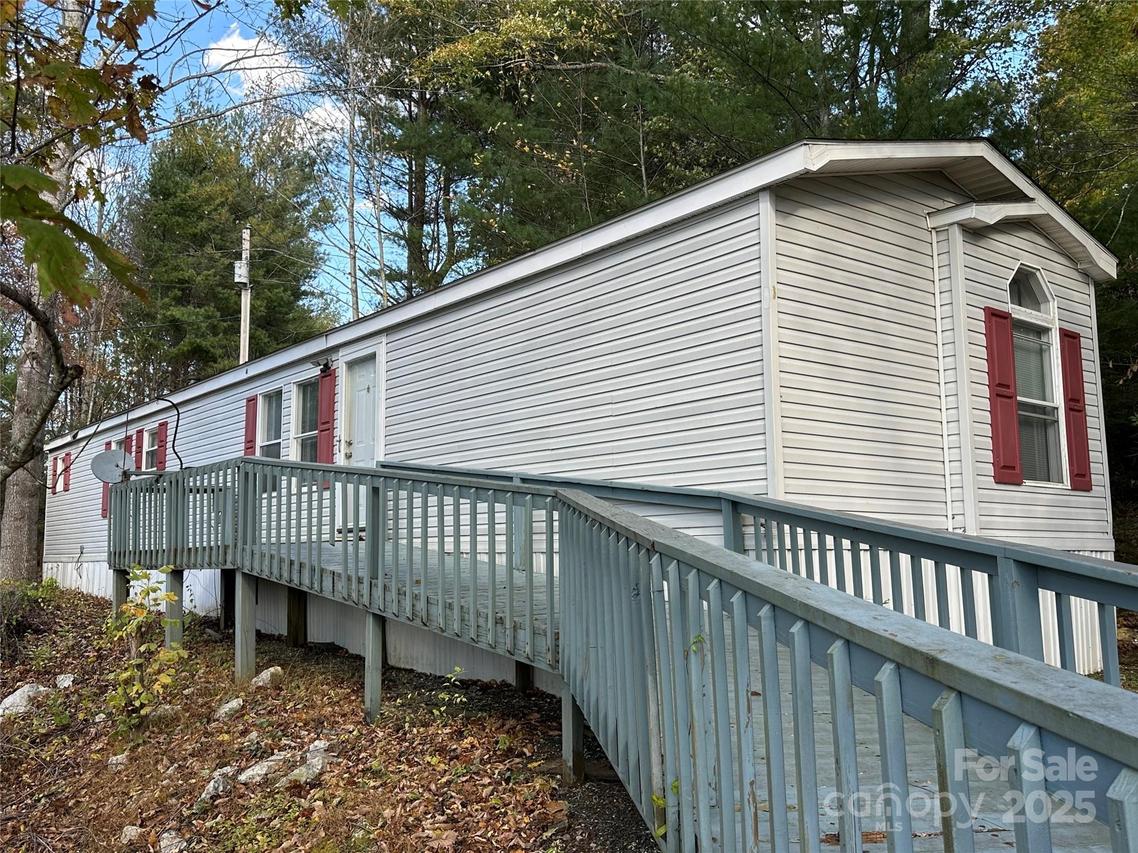572 Blue Ridge Gem Stone Rd., Spruce Pine, NC 28777