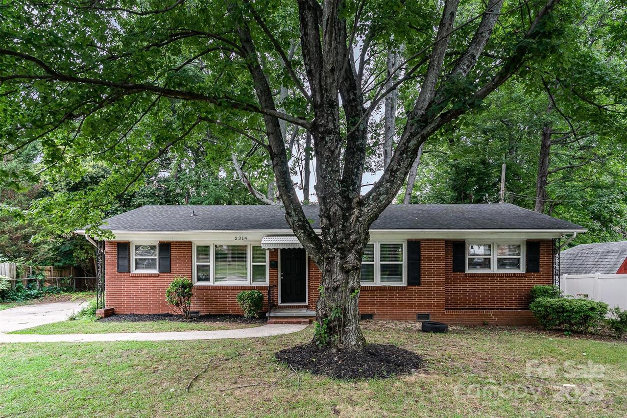 2314 Westerly Hills Dr., Charlotte, NC 28208