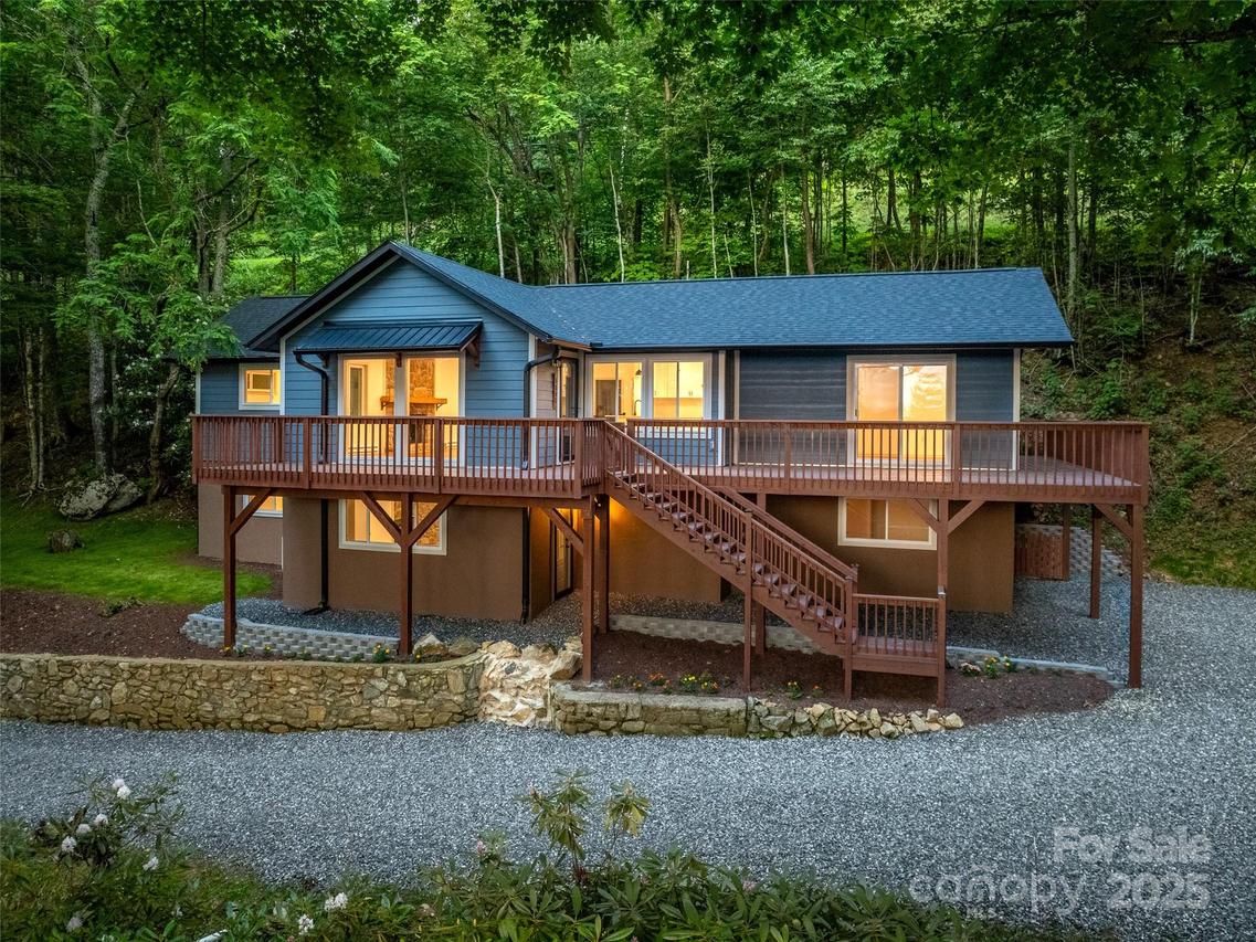 1065 Oak Ridge Ln., Mars Hill, NC 28754