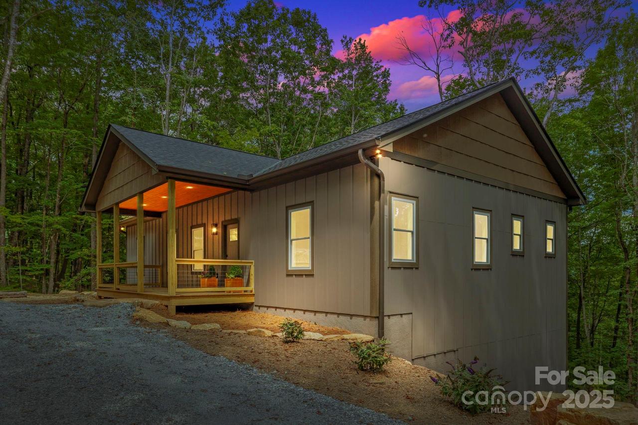 939 Rocky Mountain Rd., Lake Toxaway, NC 28747