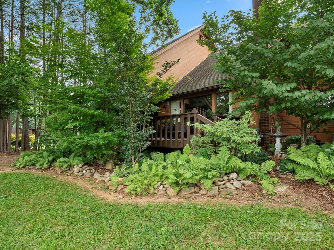 8 Village Dr., Asheville, NC 28803