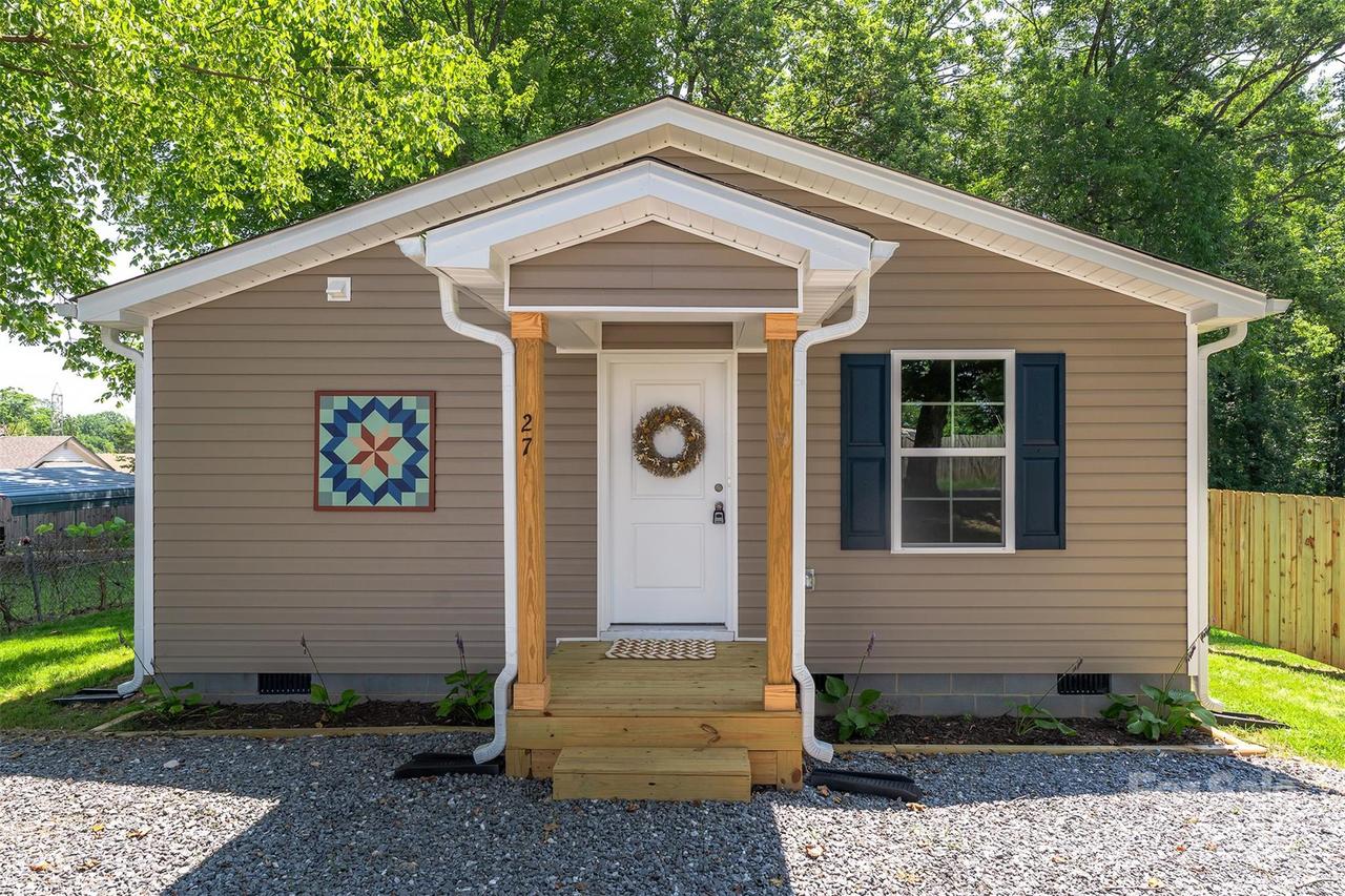 27 Forest Park Rd., Marion, NC 28752