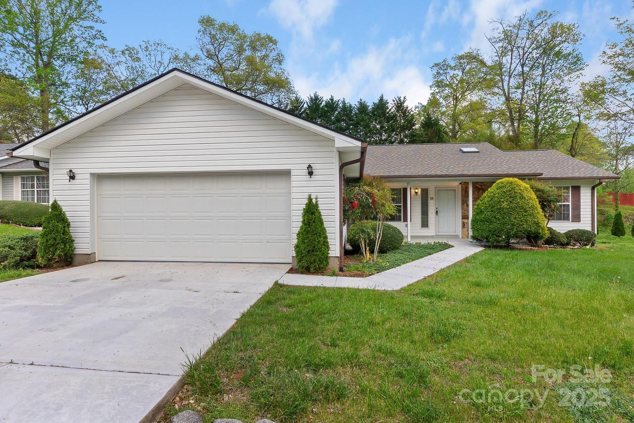 15 Cove Xing Rd., Franklin, NC 28734