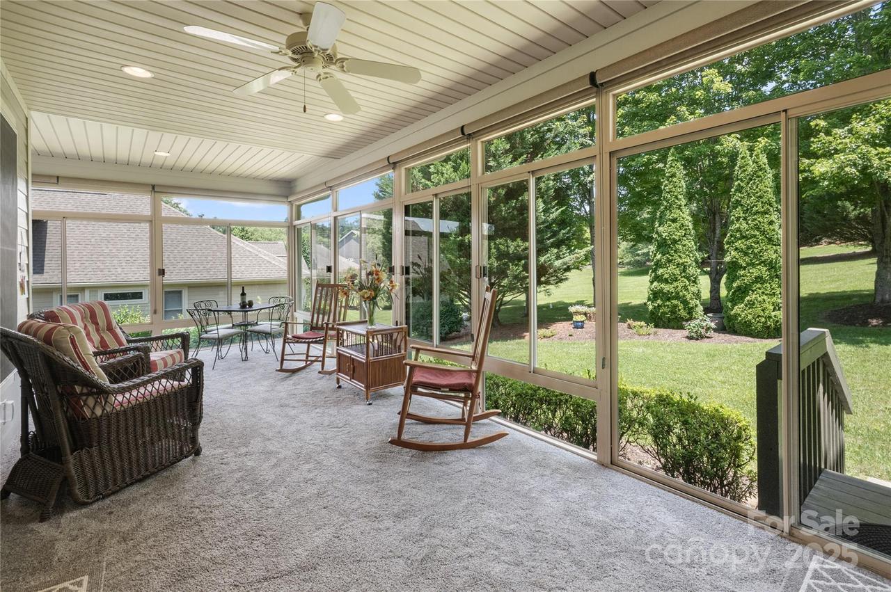 245 Whistlewood Ln., Hendersonville, NC 28739
