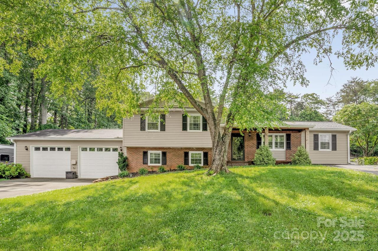 213 Turkey Hill Dr., King, NC 27021
