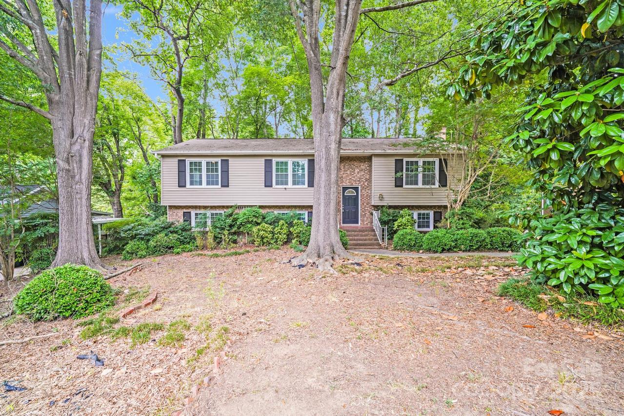 7420 Castlebar Rd., Charlotte, NC 28270
