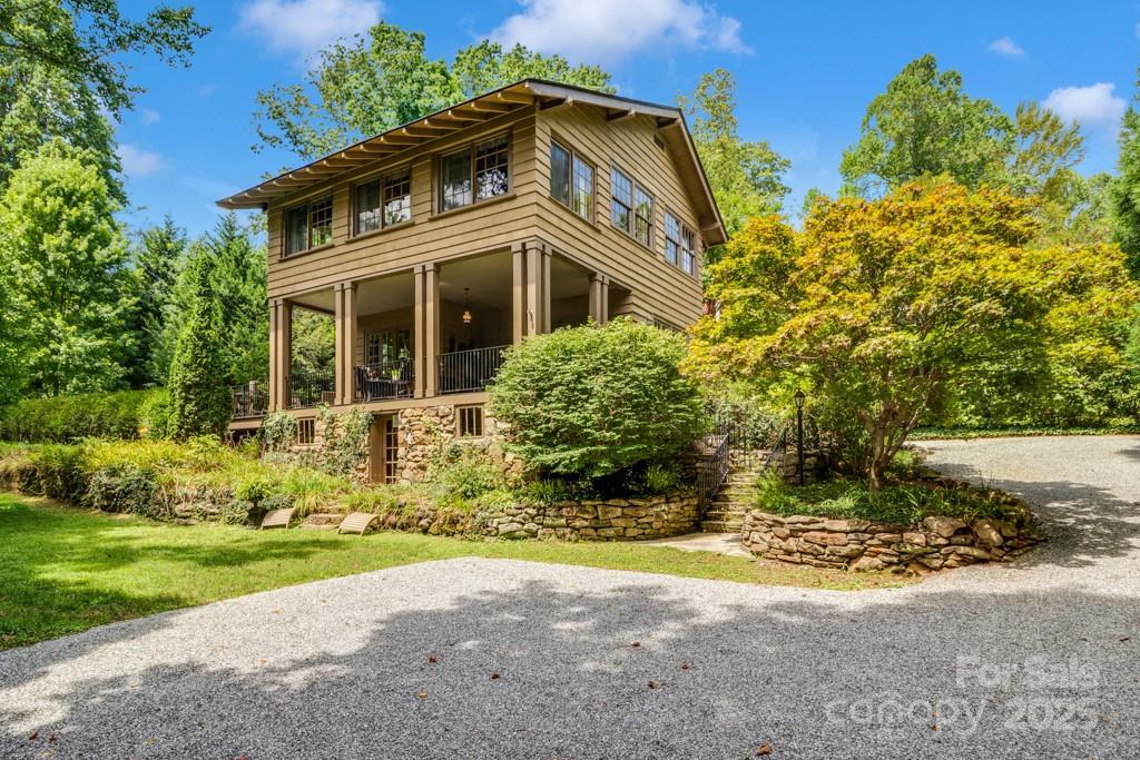 75 Charles St., Saluda, NC 28773