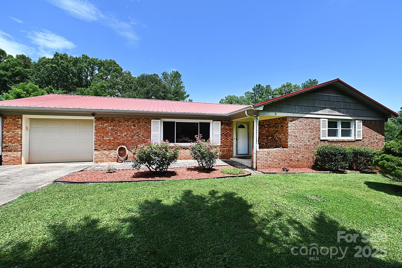 209 Northwood Dr., Morganton, NC 28655