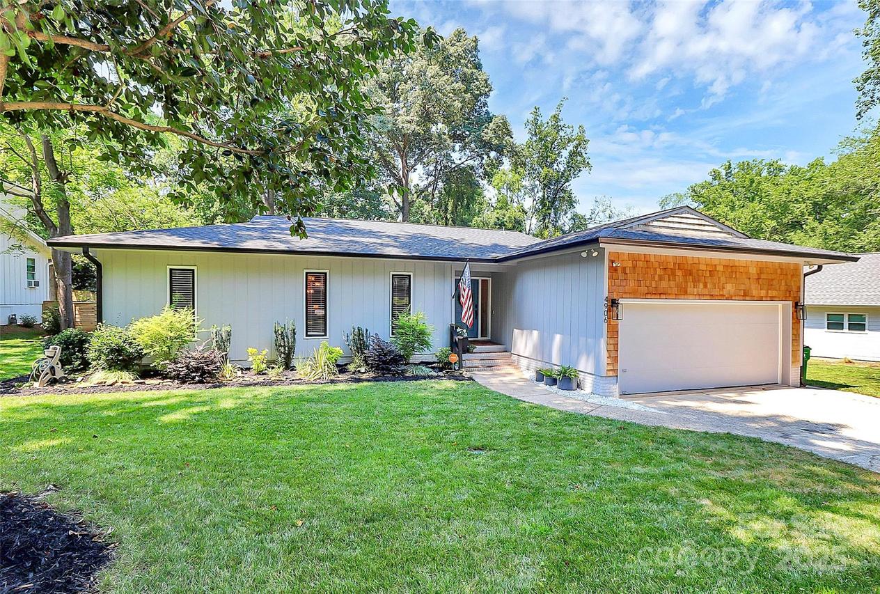 4906 Crooked Oak Ln., Charlotte, NC 28226