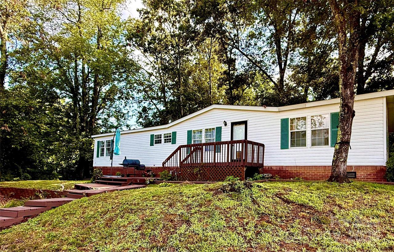 51 Farmstead Rd., Leicester, NC 28748