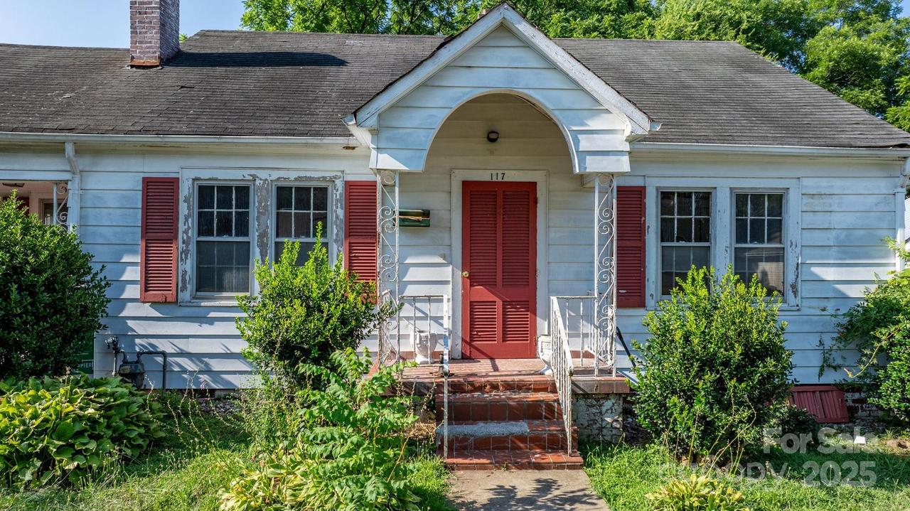 117 3rd Ave., Hickory, NC 28602