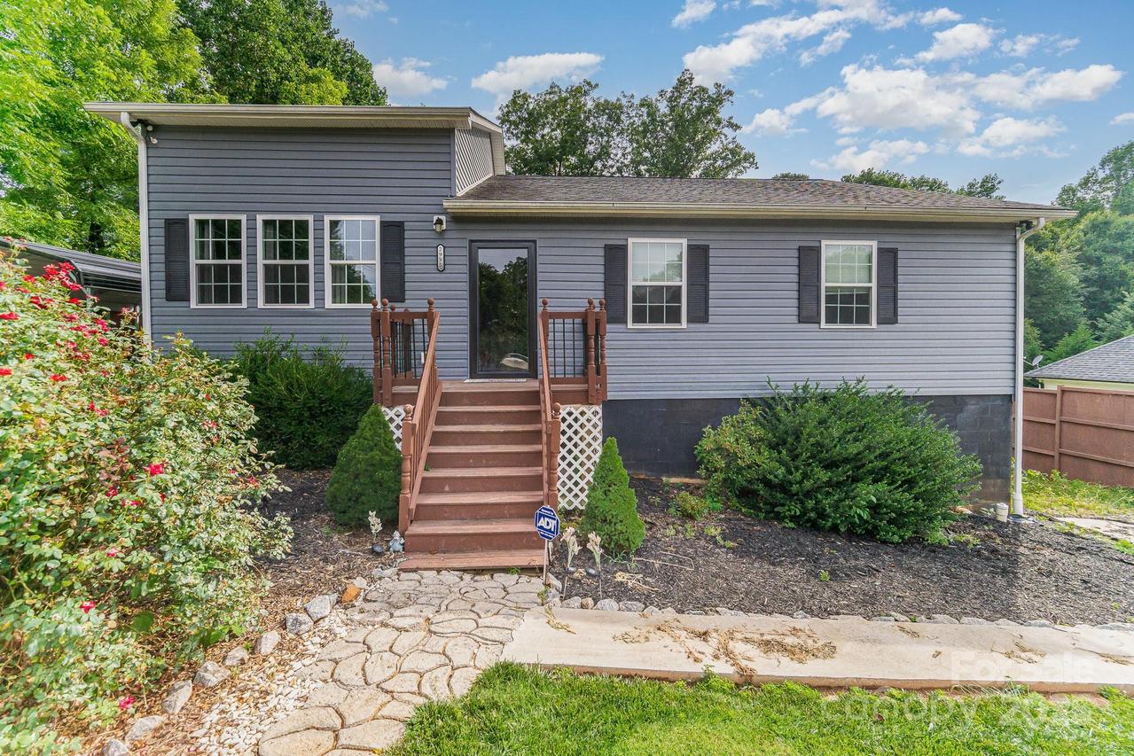 2985 Peachtree St., Claremont, NC 28610