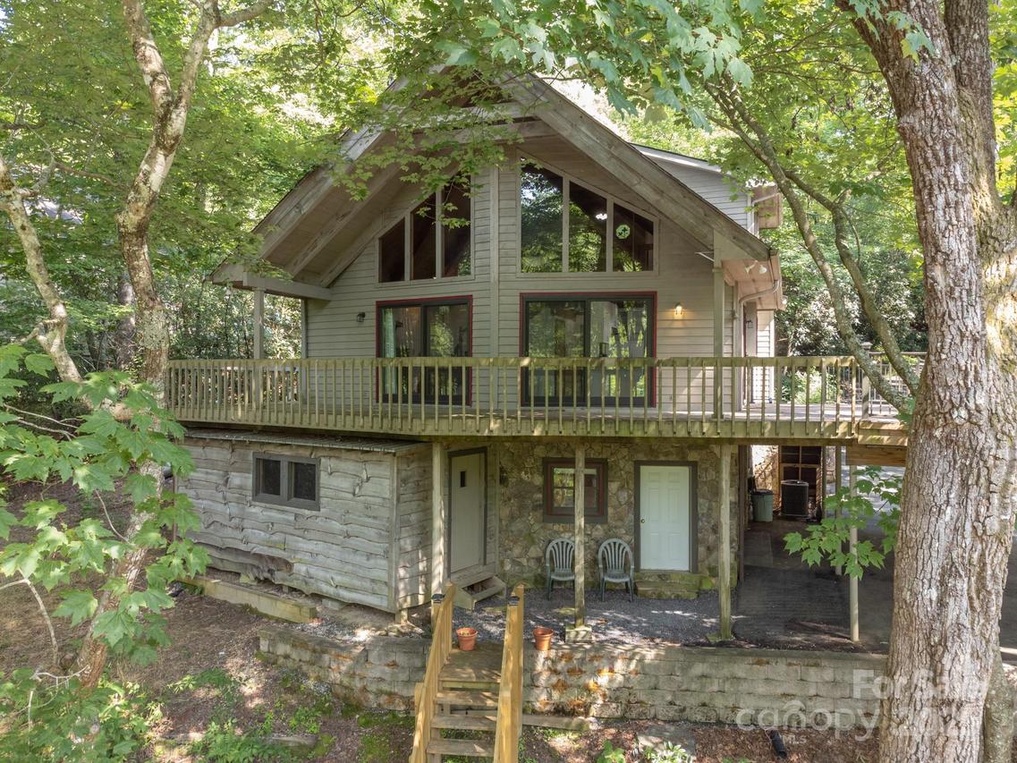 181 Hiwassee Rd., Lake Toxaway, NC 28747