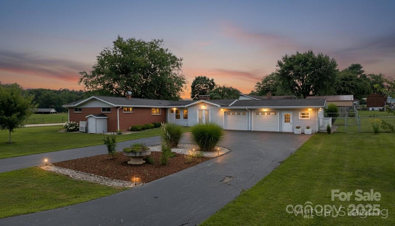 10 Moland Dr., Etowah, NC 28729