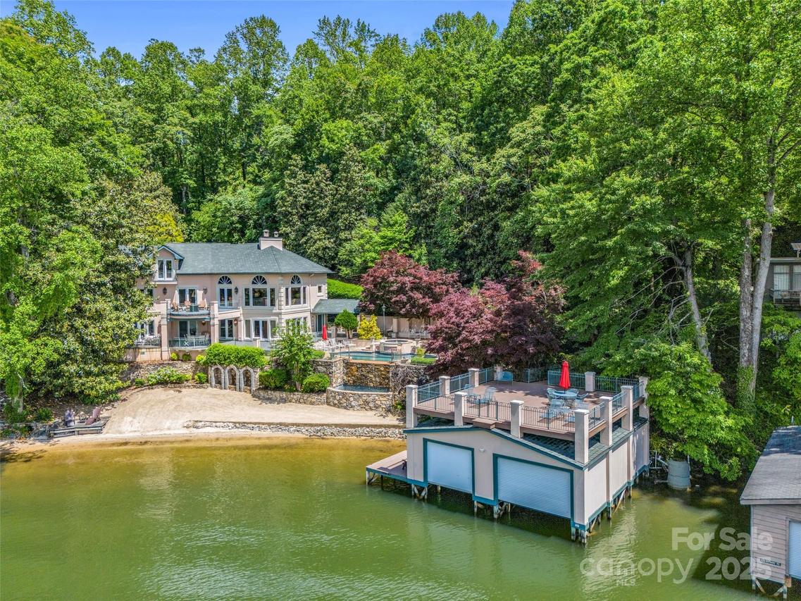 454 Cutaway Rd., Lake Lure, NC 28746