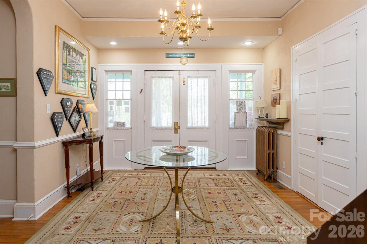 46 Cumberland Cir., Asheville, NC 28801