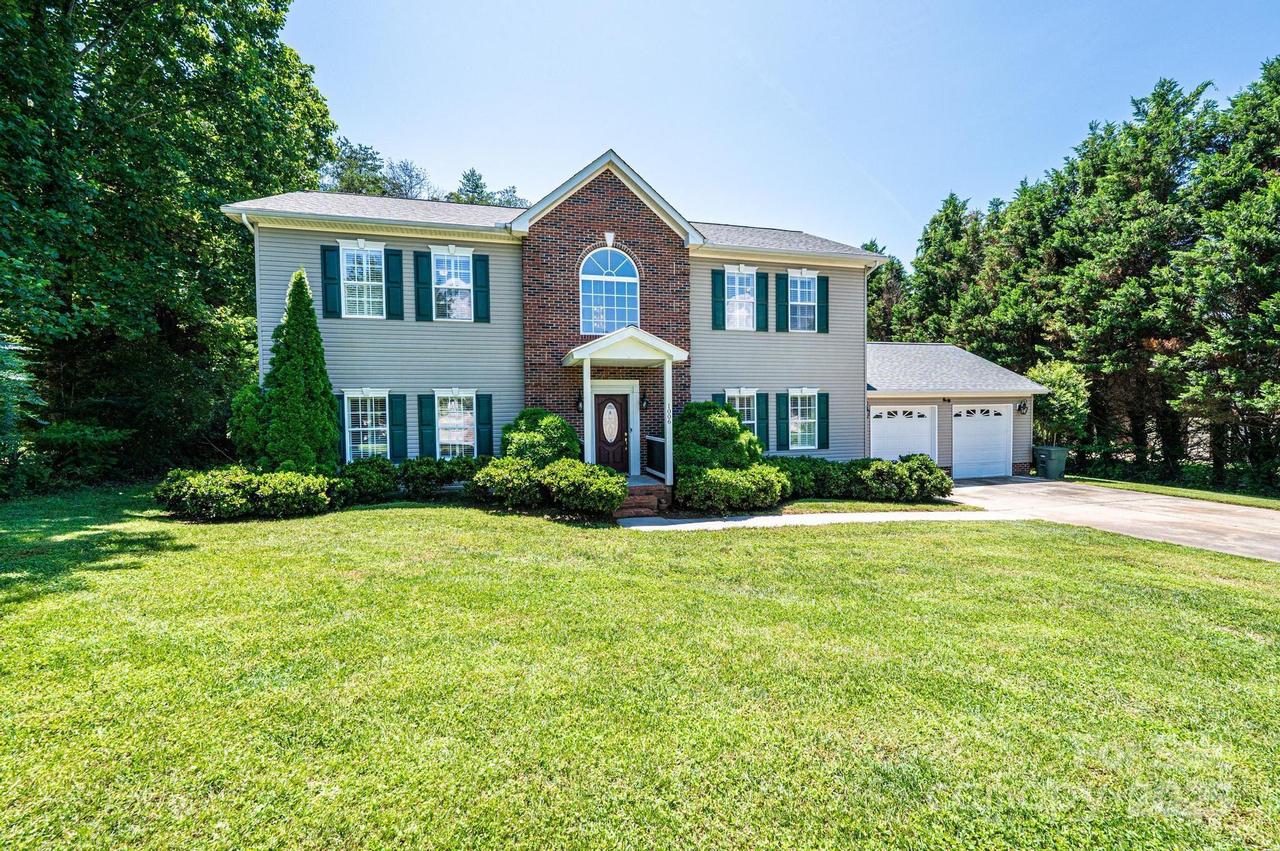 1006 Turnberry St., Lenoir, NC 28645