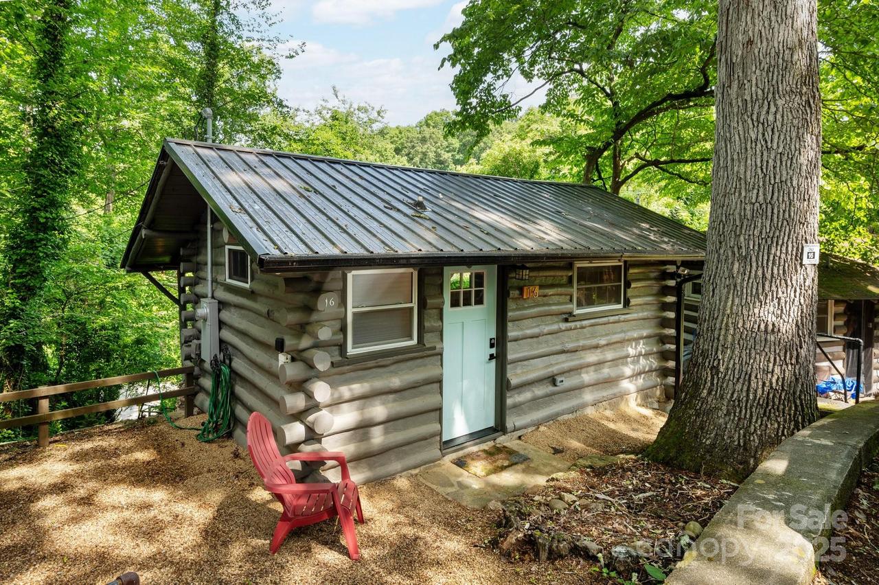 16 Cottage Dr., Asheville, NC 28805