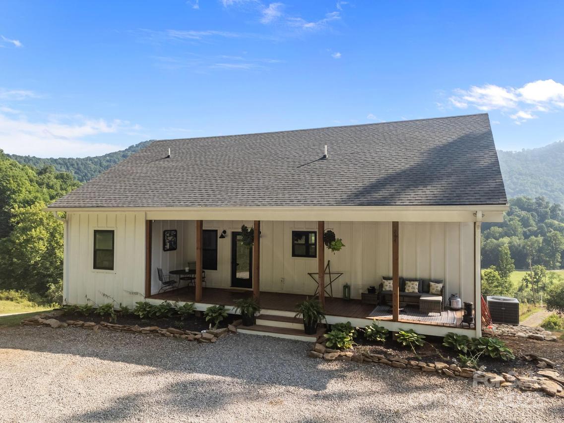 131 Tobacco Tr., Canton, NC 28716