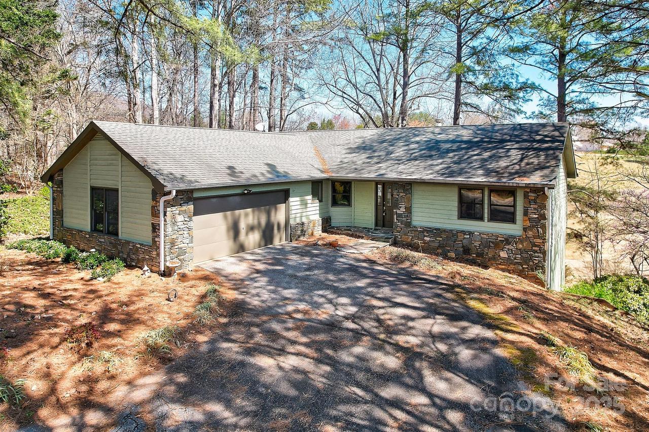 225 Sheepnose Dr., Lake Lure, NC 28746