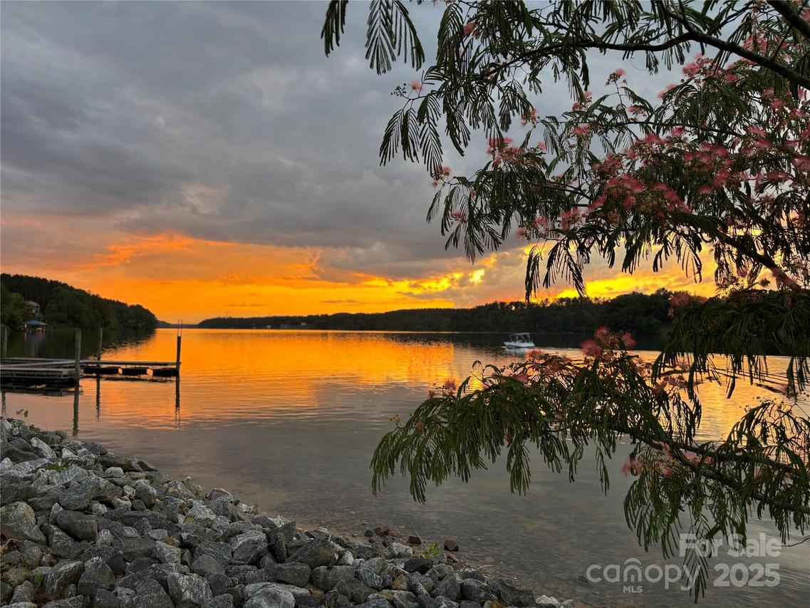 2651 E Paradise Harbor Dr. #275, Connelly Springs, NC 28612