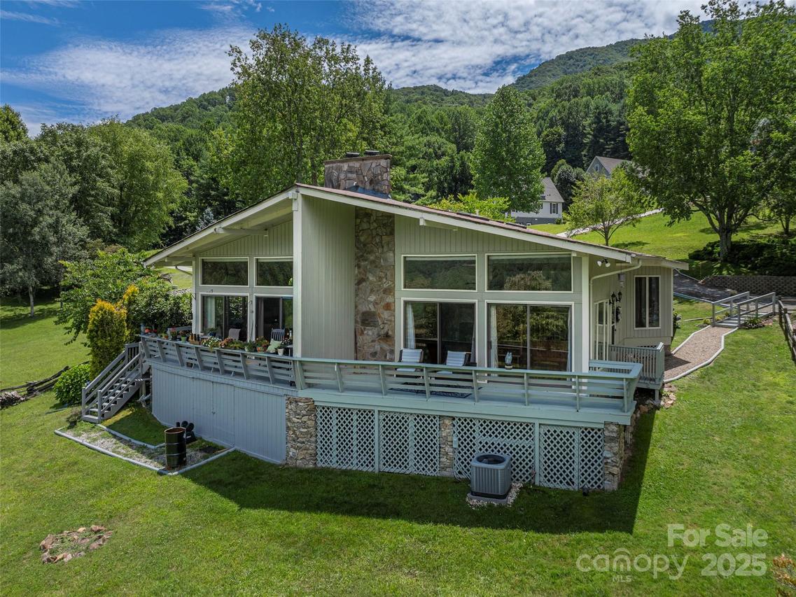250 Sams Tr., Waynesville, NC 28786