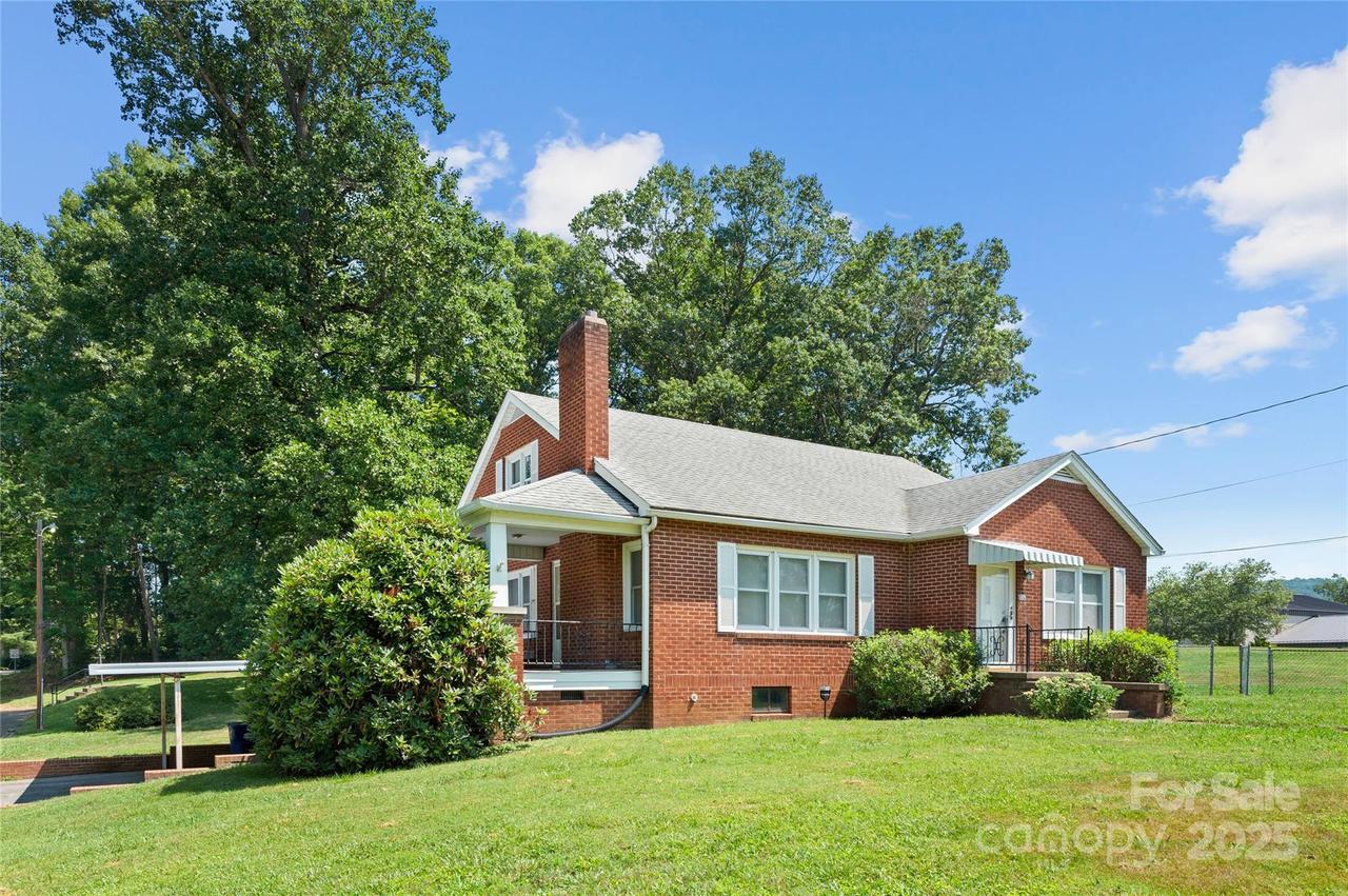 888 Monte Vista Rd., Candler, NC 28715