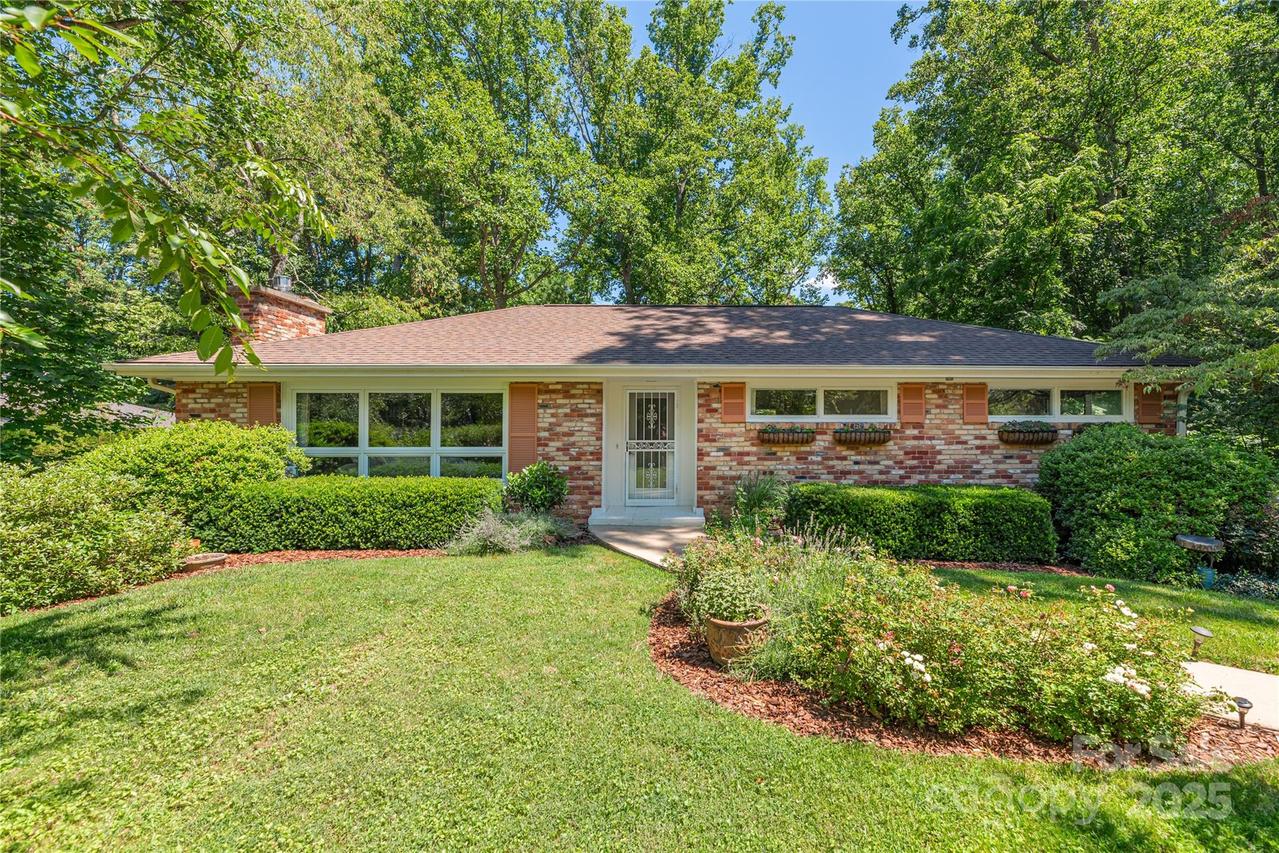 24 Woodcrest Rd., Asheville, NC 28804