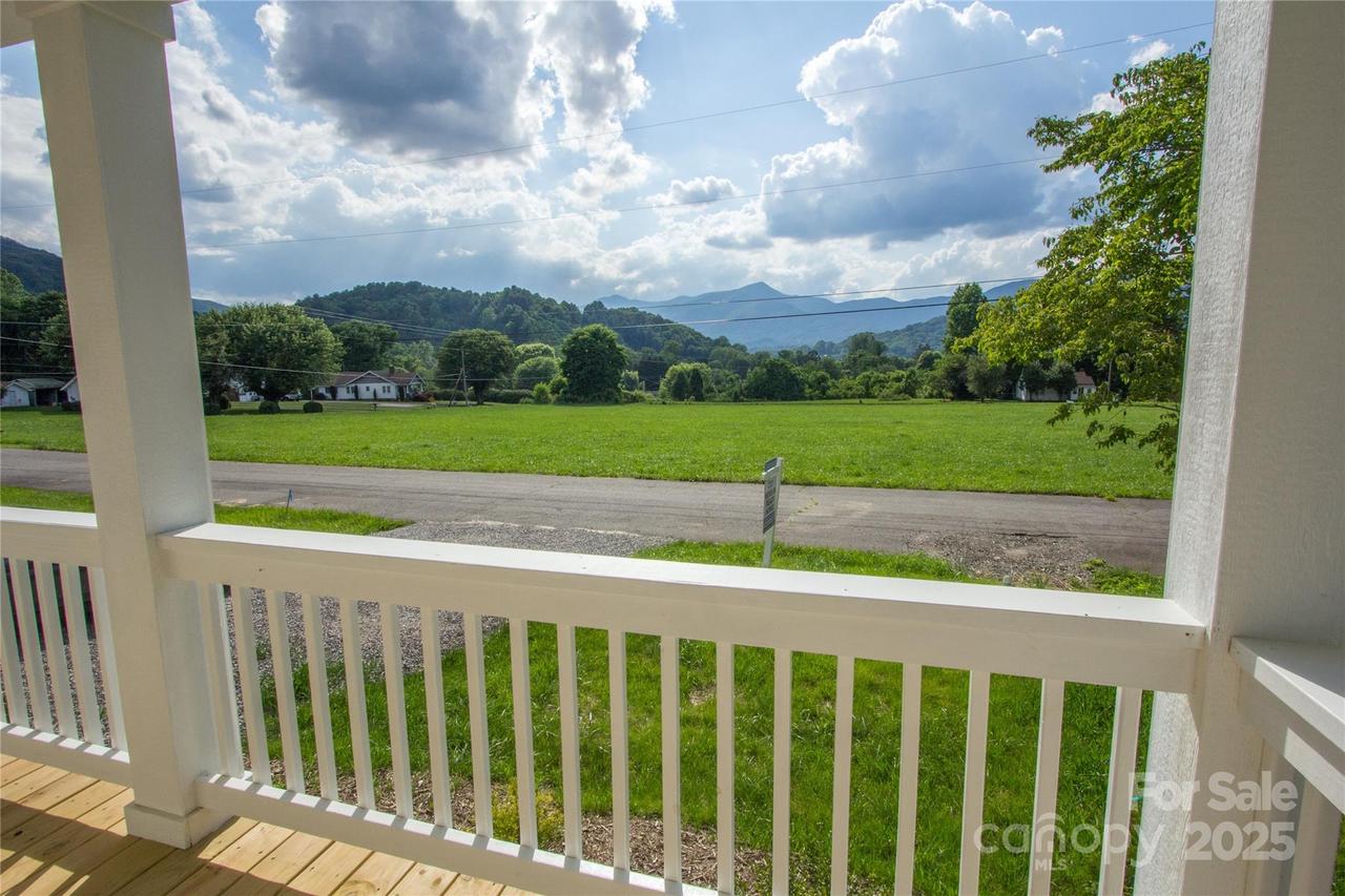32 Bright St., Waynesville, NC 28786