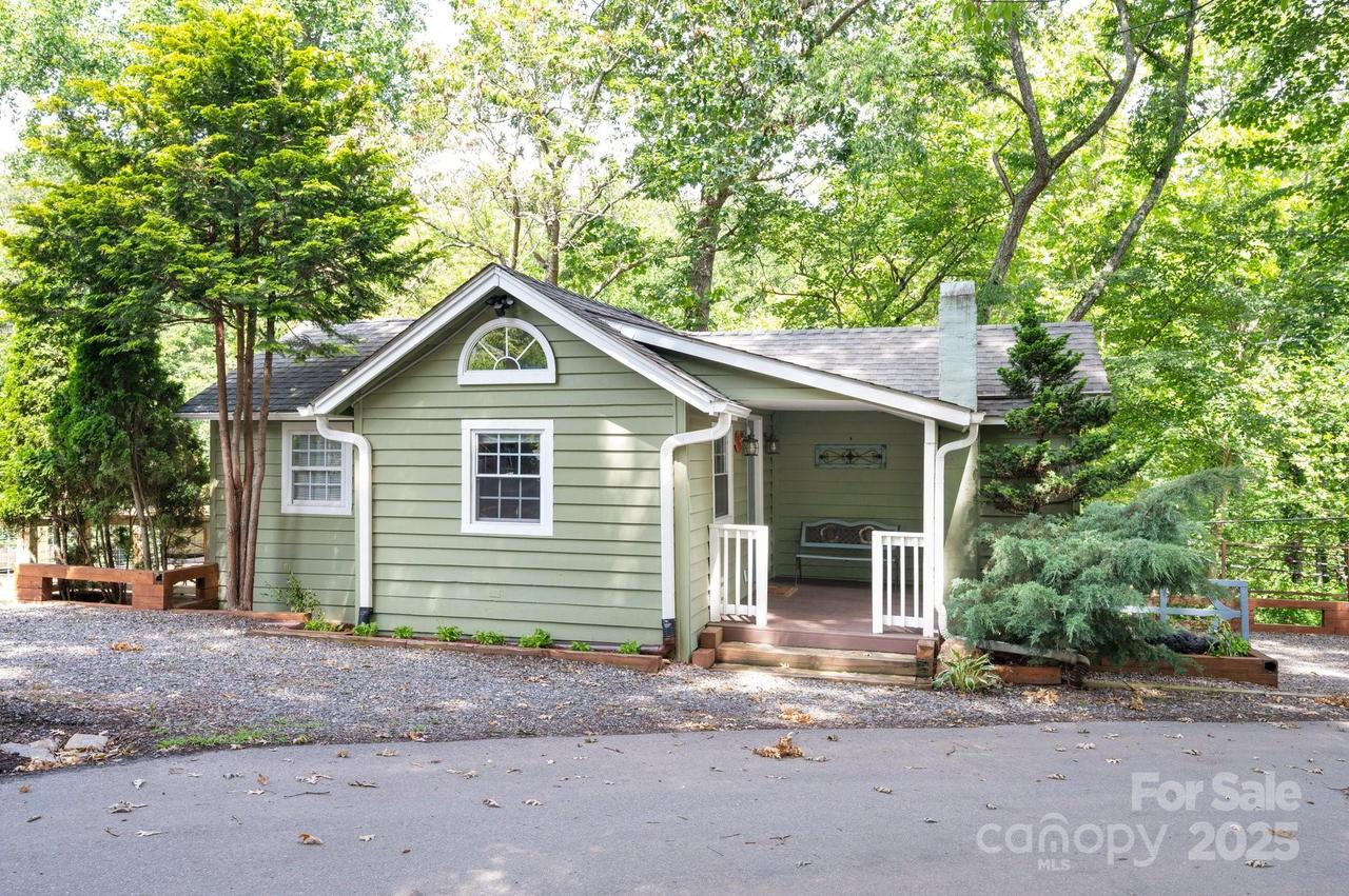 5 Arbutus Rd., Asheville, NC 28805