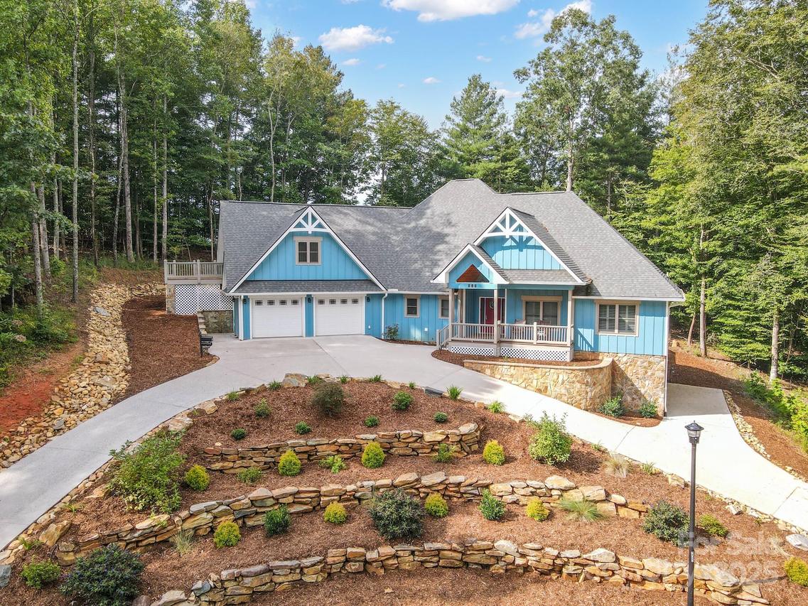 225 Henrys Glen Dr., Morganton, NC 28655